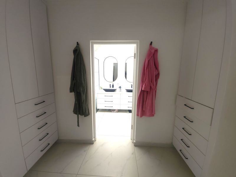 Sustainable Living with Effortless Style - Photo 8