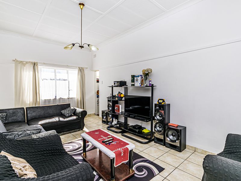 MOVE-IN READY 1-BEDROOM APARTMENT - Photo 3