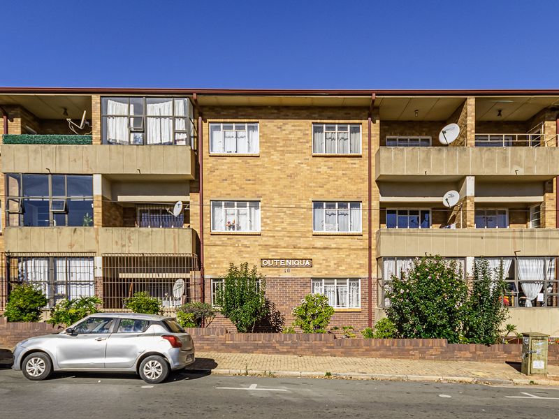 MOVE-IN READY 1-BEDROOM APARTMENT - Photo 1