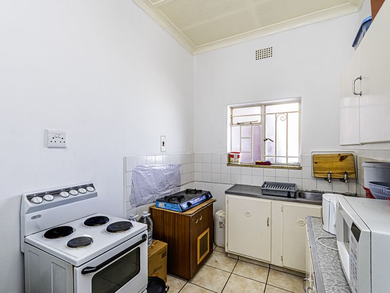 MOVE-IN READY 1-BEDROOM APARTMENT - Photo 10