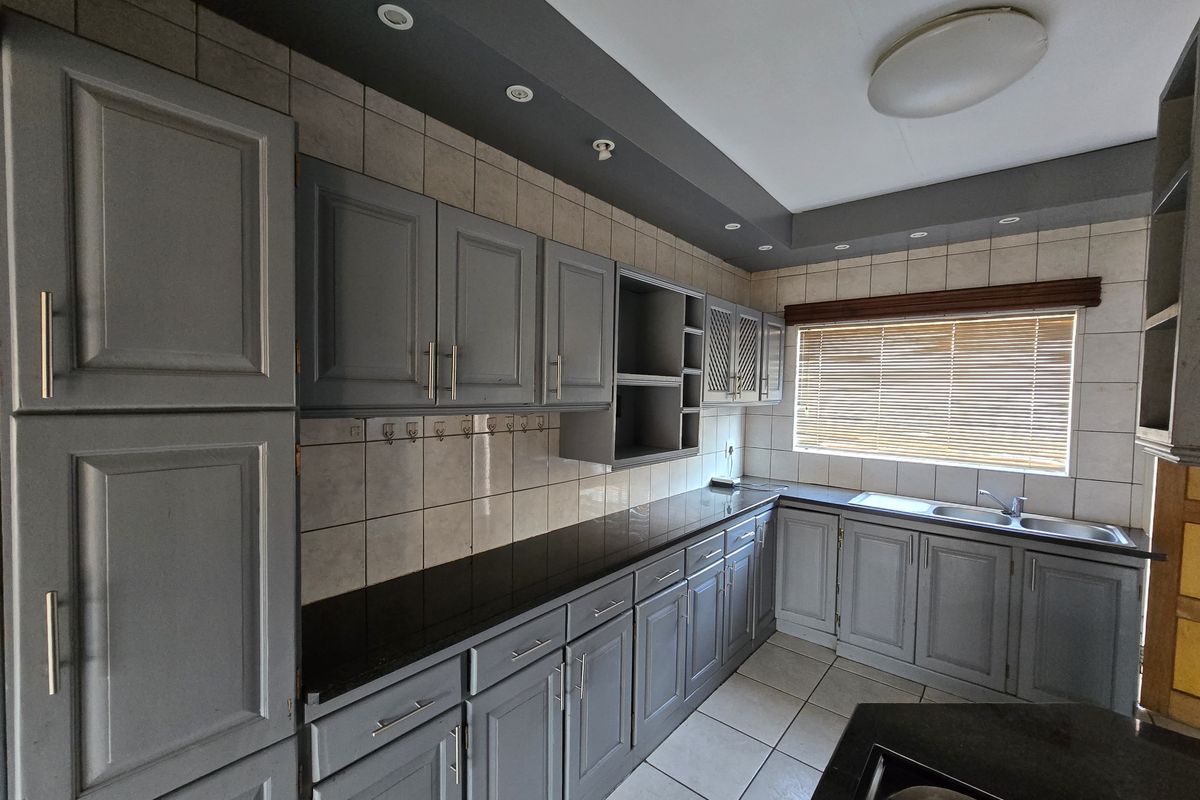Location & Convenient! - Photo 2