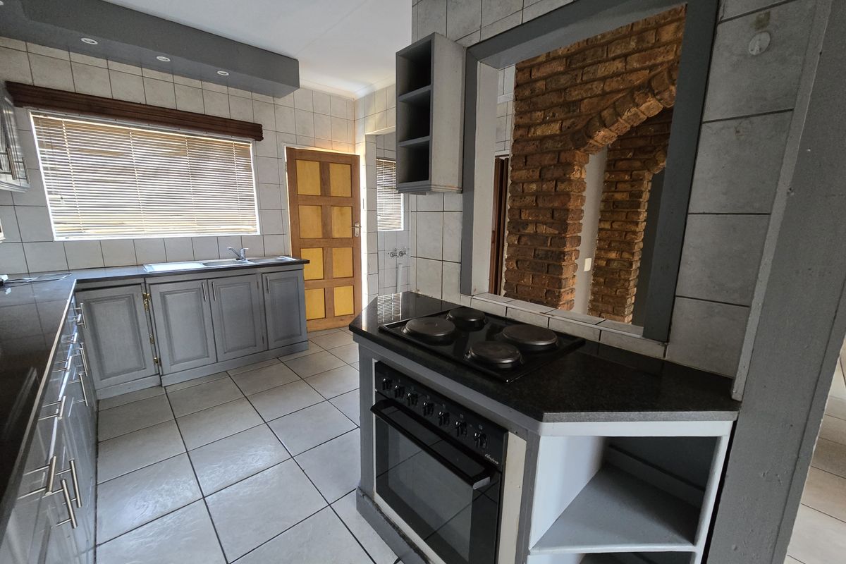 Location & Convenient! - Photo 4