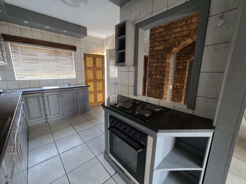 Location & Convenient! - Photo 4