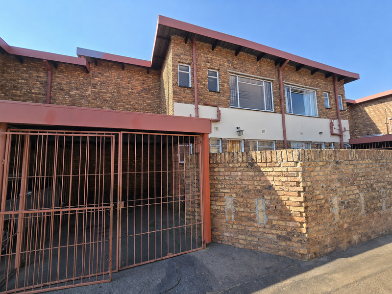Location & Convenient! - Photo 1