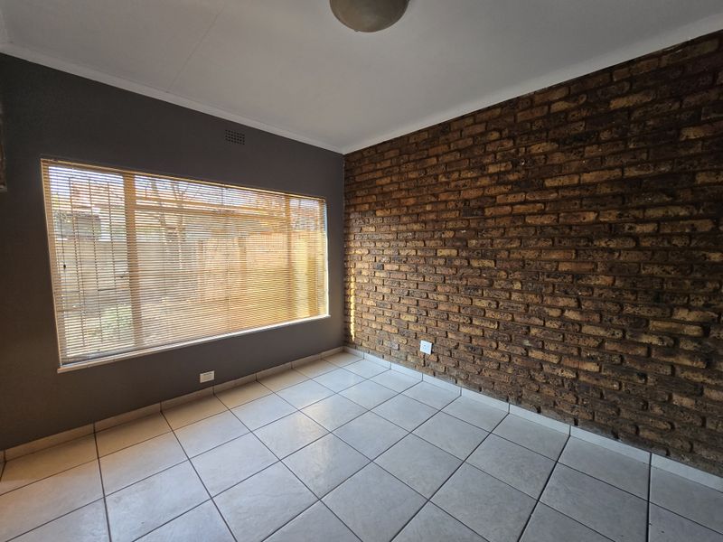 Location & Convenient! - Photo 6