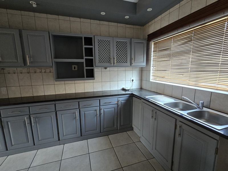 Location & Convenient! - Photo 3