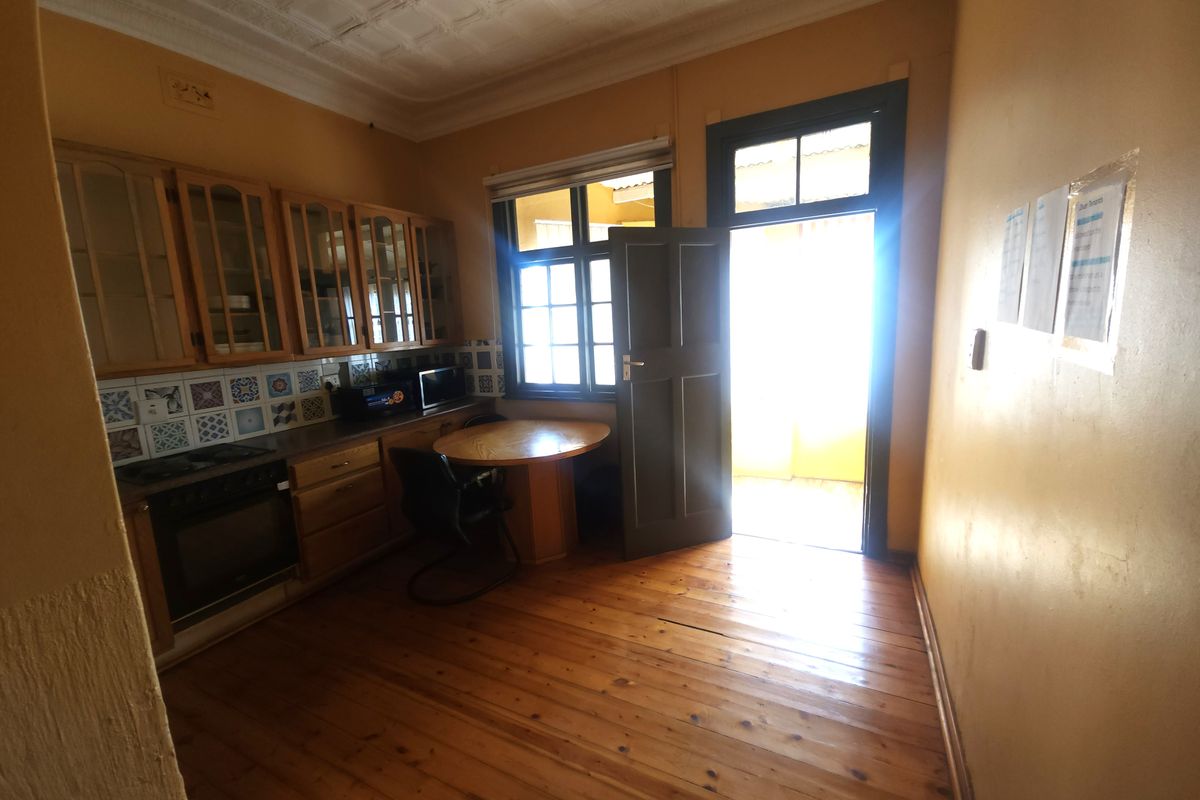 Versatile Kensington Gem: A Classic Family Home with Income-Generating Potential - Photo 4
