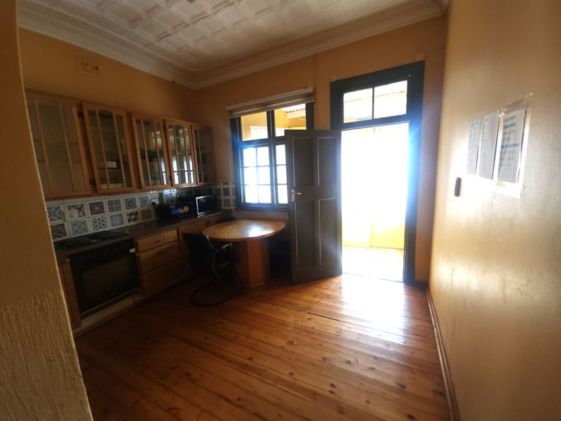 Versatile Kensington Gem: A Classic Family Home with Income-Generating Potential - Photo 4