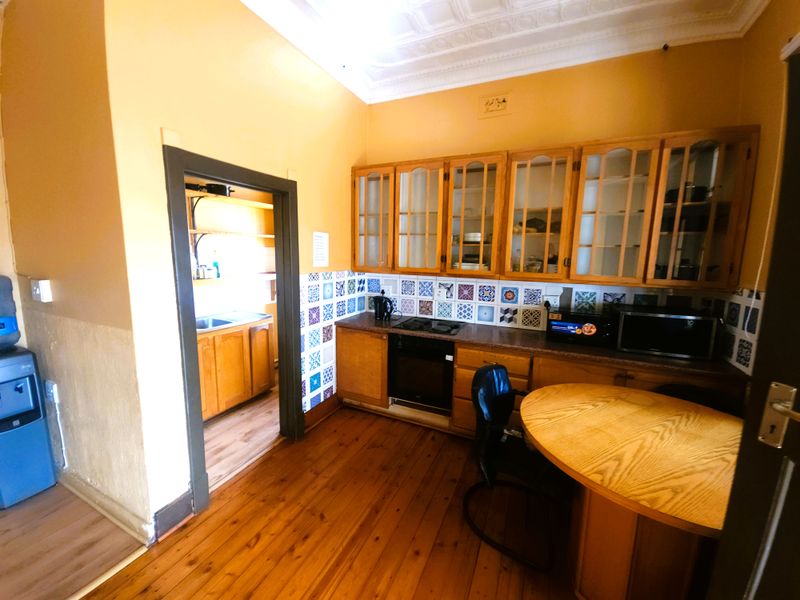 Versatile Kensington Gem: A Classic Family Home with Income-Generating Potential - Photo 3