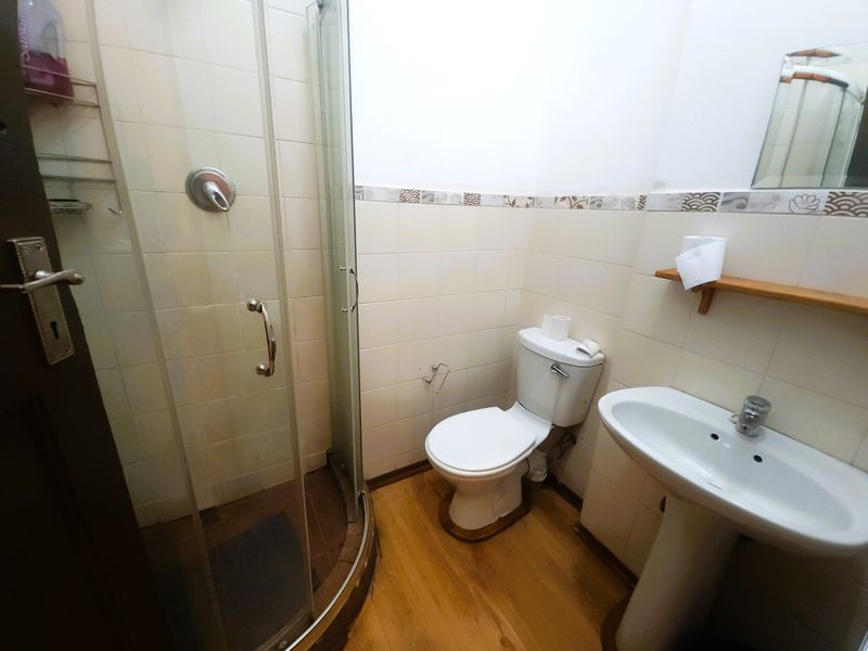 Versatile Kensington Gem: A Classic Family Home with Income-Generating Potential - Photo 8