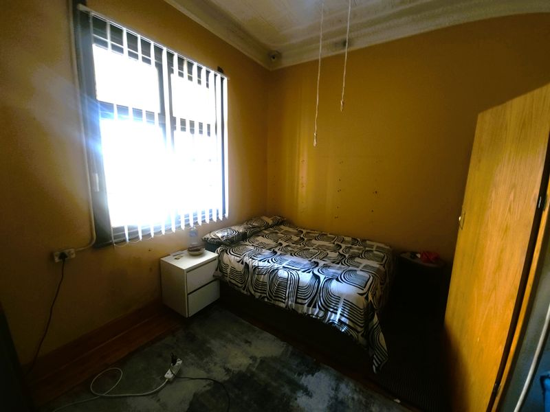 Versatile Kensington Gem: A Classic Family Home with Income-Generating Potential - Photo 6