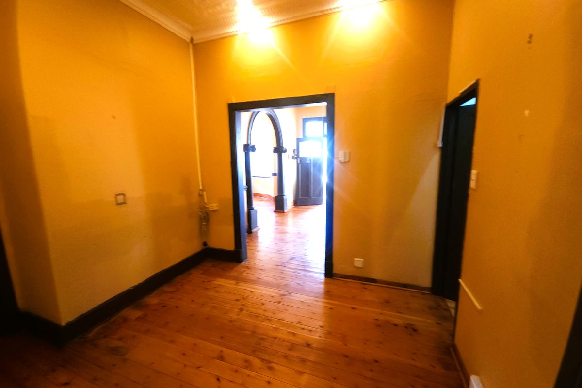 Versatile Kensington Gem: A Classic Family Home with Income-Generating Potential - Photo 5