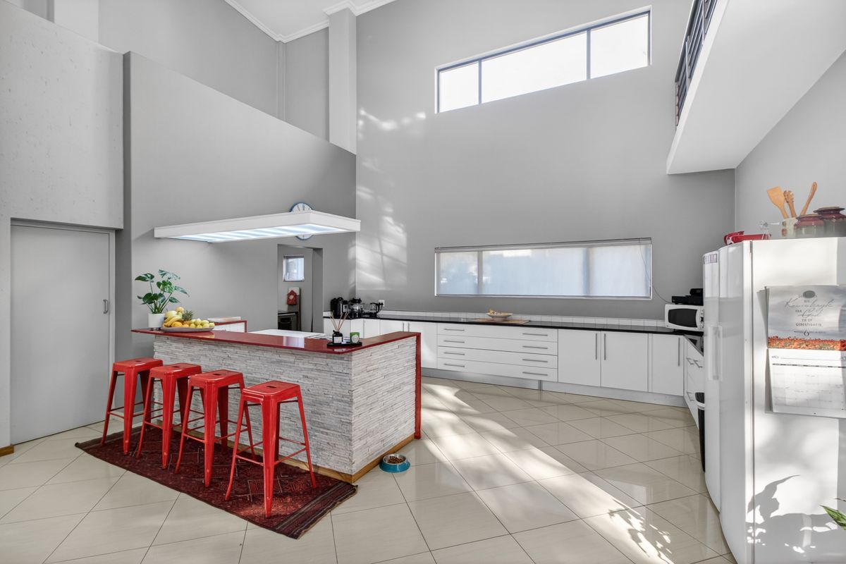 Starting to bid from R4 399 999!!! Non-Distressed Luxury Online Auction! - Photo 4