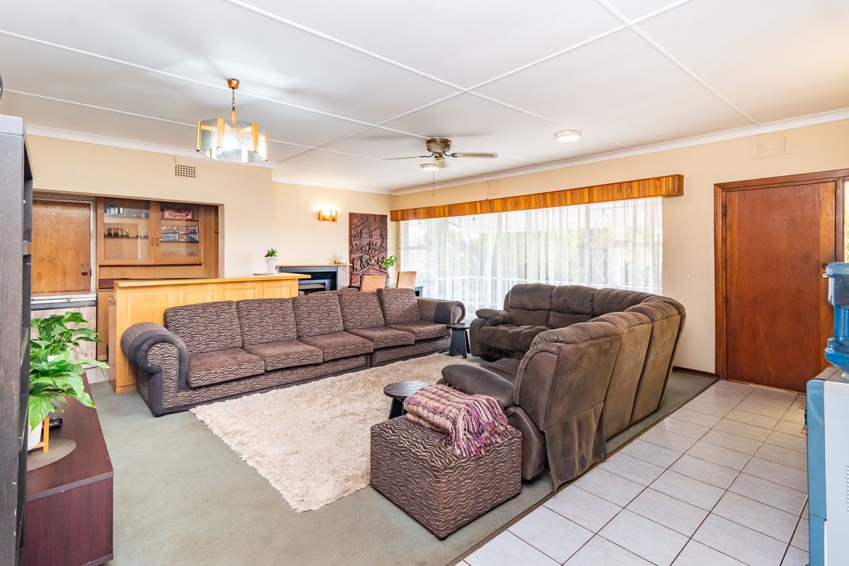 Neat & Spacious Home with Free standing Cottage on Large Stand - Photo 5