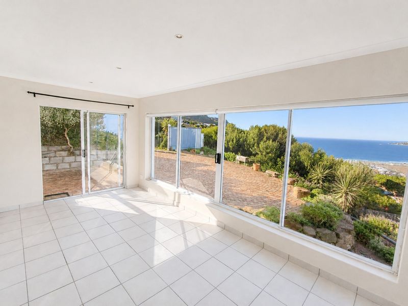 Sun-Drenched Cottage with Spectacular Sea & Mountain Views - Photo 2