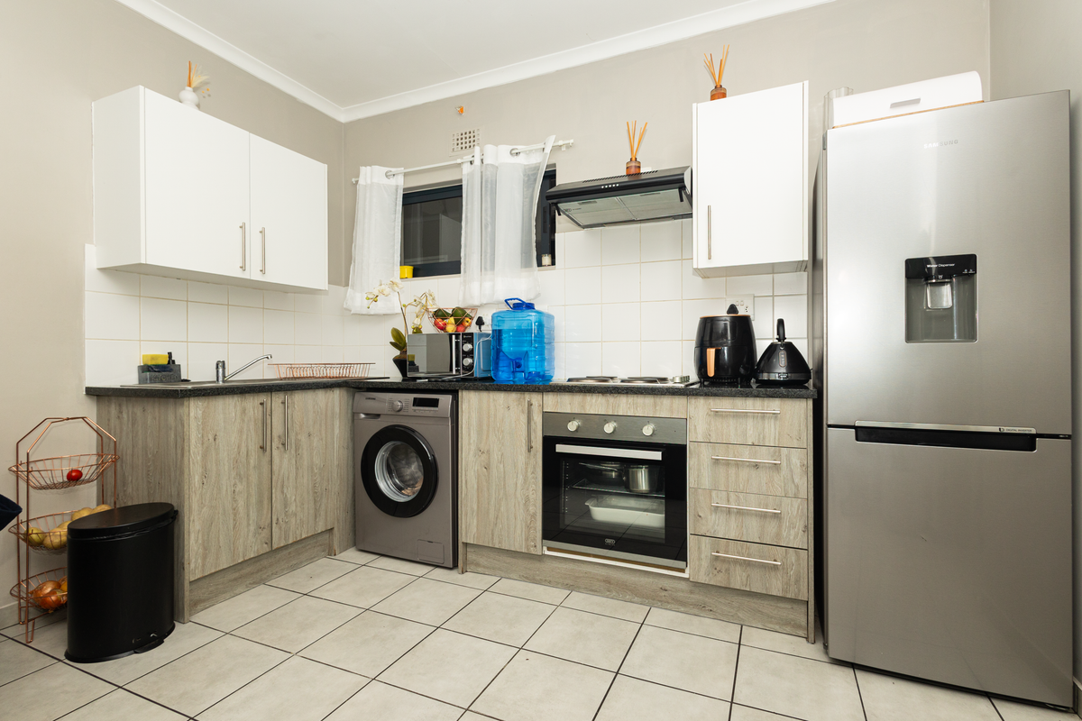 Contemporary Living with Comfort and Convenience - Photo 4