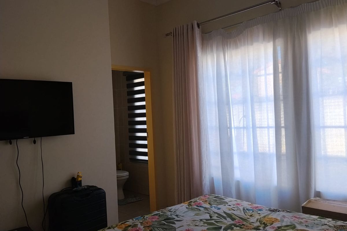 Well-Maintained Three-Bedroom Townhouse To Let - Photo 5