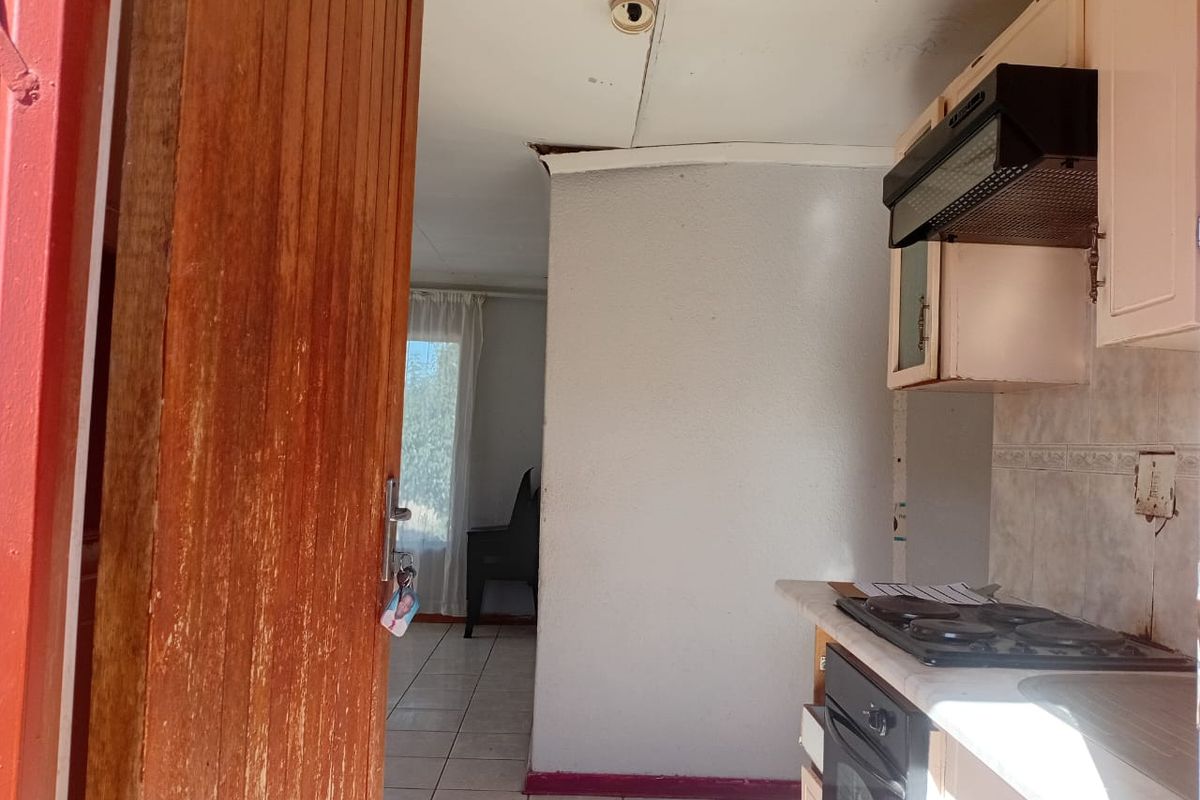 Charming 3-bedroom home for sale in Mmabatho Unit 15, Mafikeng—ideal for families and investors. - Photo 4