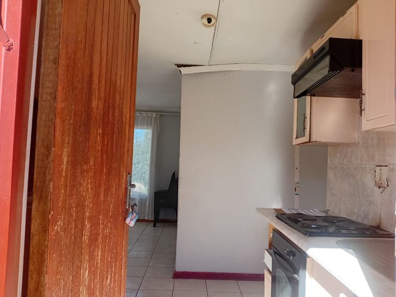 Charming 3-bedroom home for sale in Mmabatho Unit 15, Mafikeng—ideal for families and investors. - Photo 4