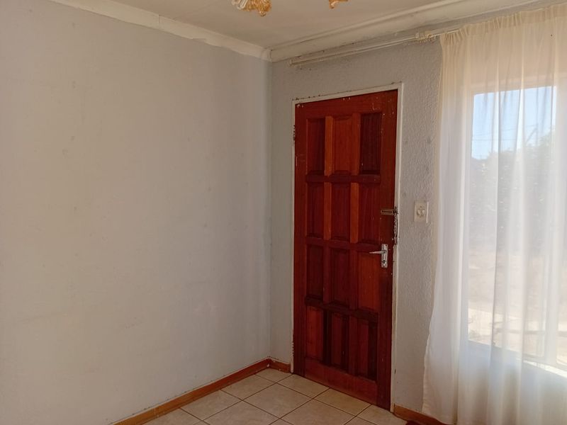 Charming 3-bedroom home for sale in Mmabatho Unit 15, Mafikeng—ideal for families and investors. - Photo 9