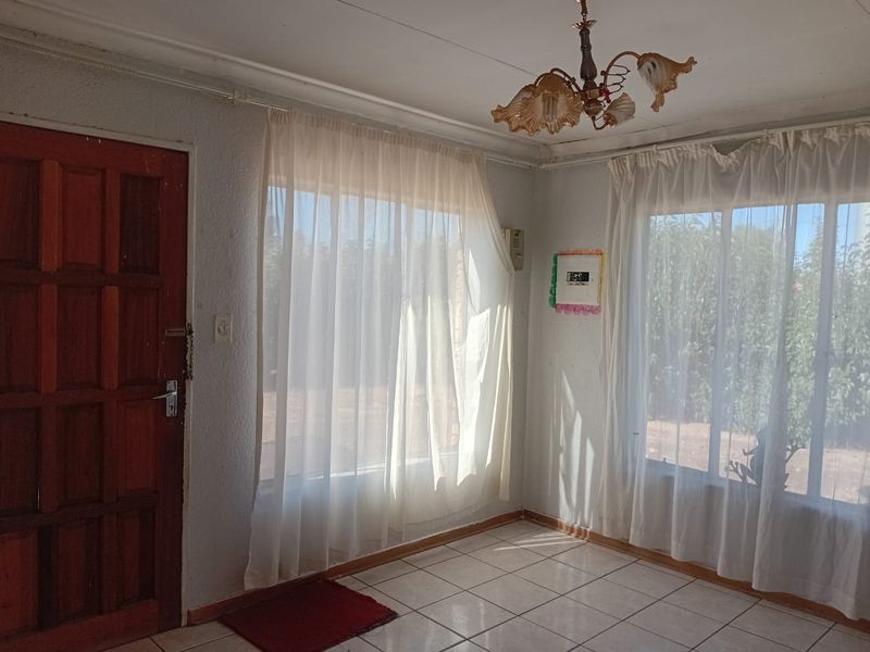 Charming 3-bedroom home for sale in Mmabatho Unit 15, Mafikeng—ideal for families and investors. - Photo 7