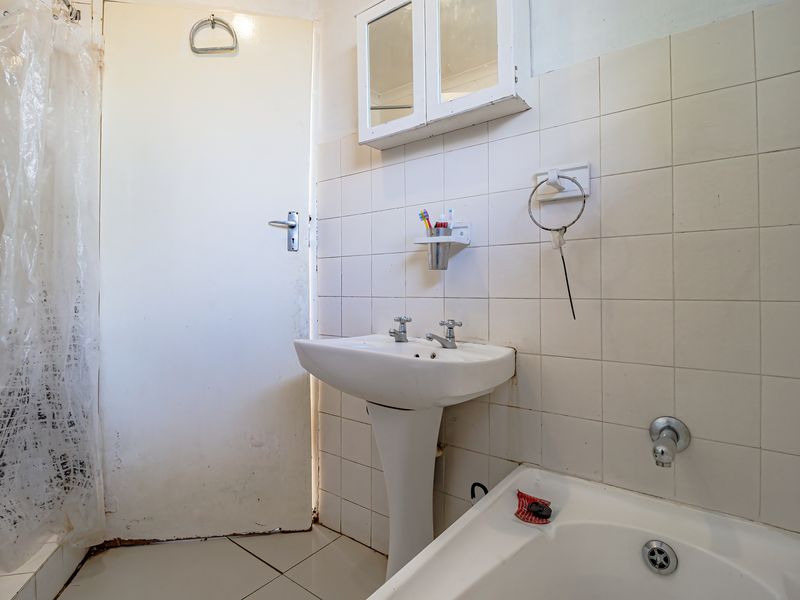 Charming Home with Private Garden! - Photo 5