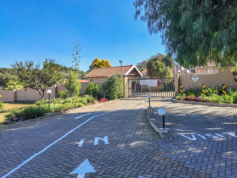 Charming Home with Private Garden! - Photo 6