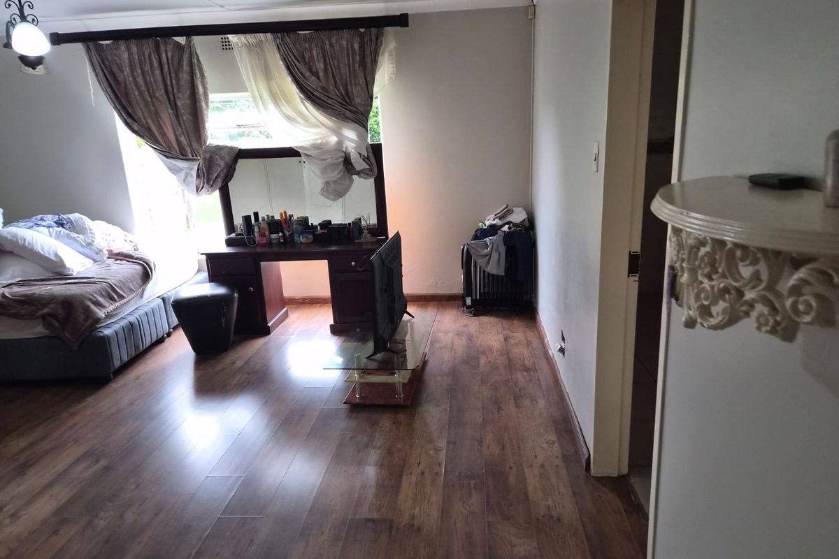 First time buyer OR Investors Opportunity! - Photo 4