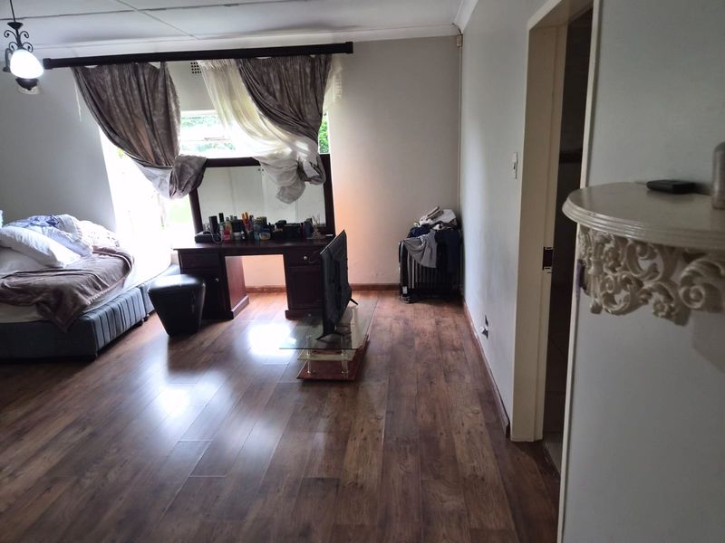 First time buyer OR Investors Opportunity! - Photo 4