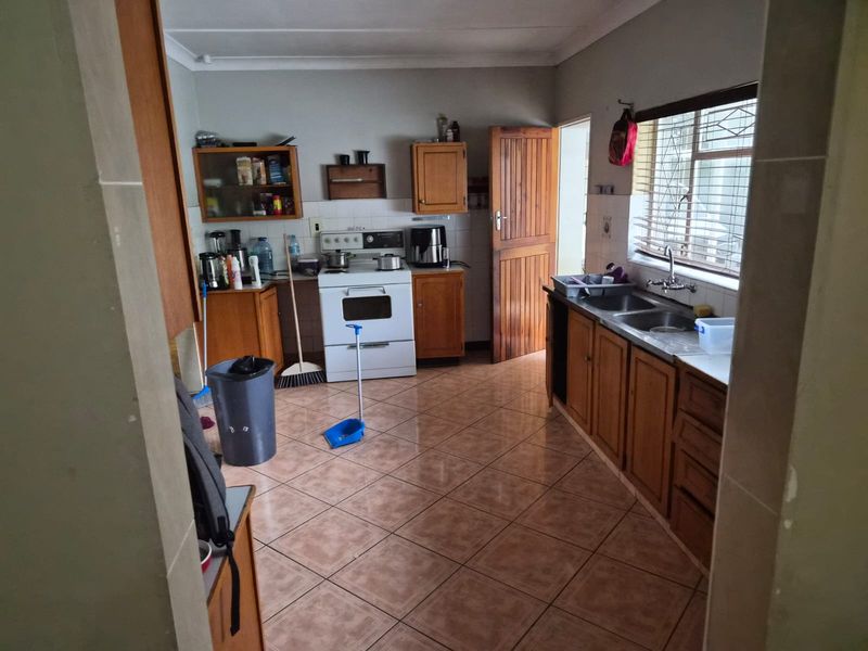 First time buyer OR Investors Opportunity! - Photo 8