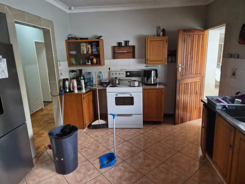 First time buyer OR Investors Opportunity! - Photo 6