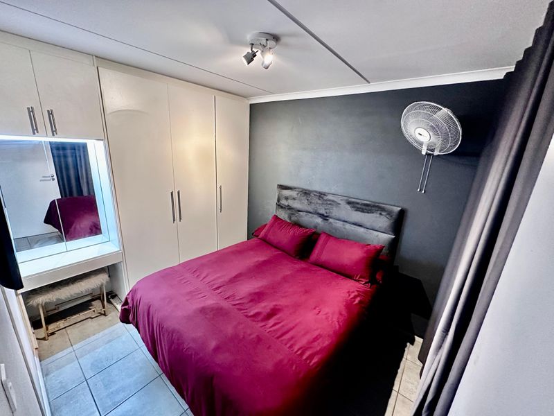 Modern two bedroom - Photo 2