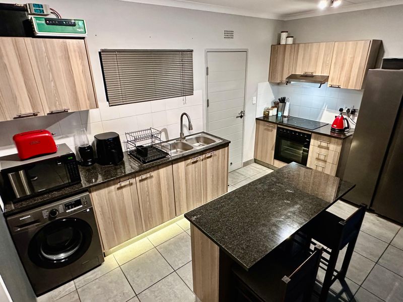 Modern two bedroom - Photo 3