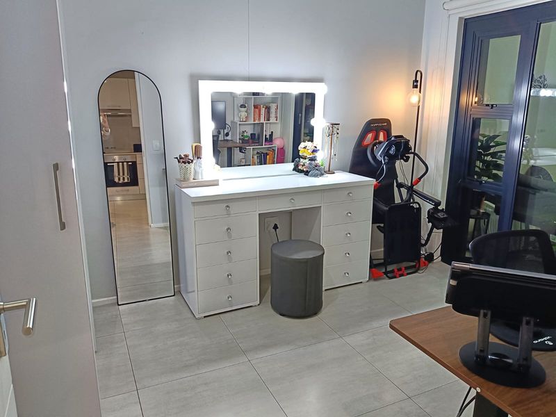 Modern pet friendly apartment in the heart of Ballito - Photo 10