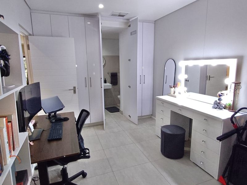 Modern pet friendly apartment in the heart of Ballito - Photo 9