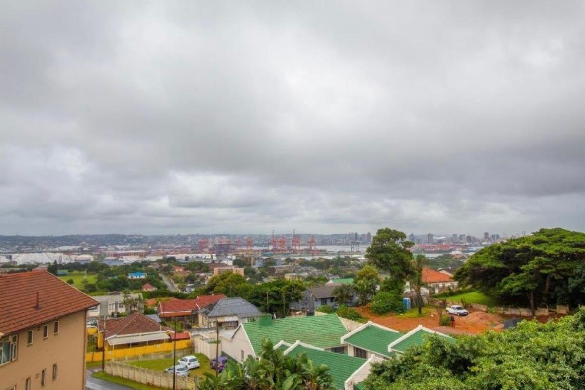 Beautiful Harbour Views -Top Floor Apartment - Photo 4