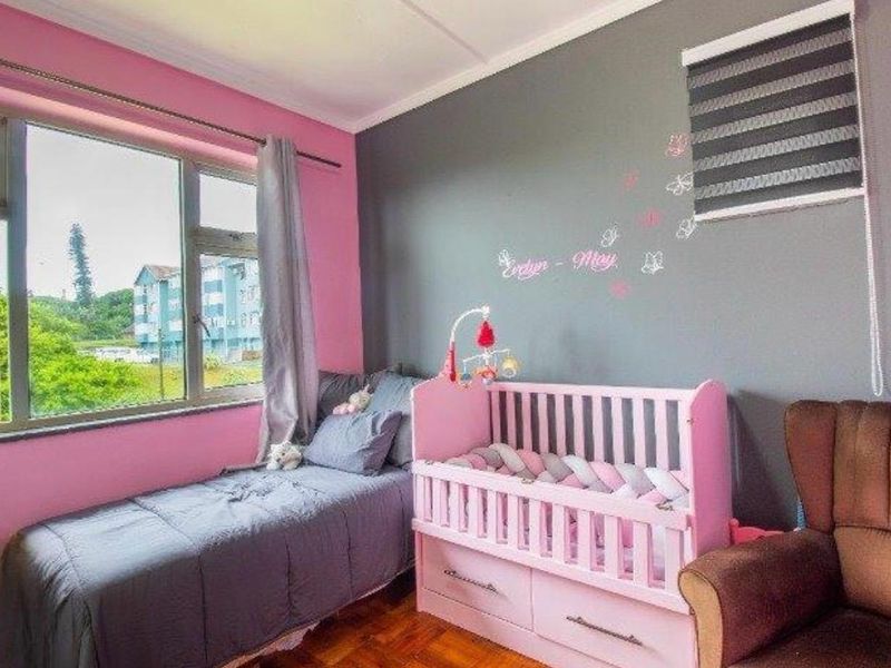 Beautiful Harbour Views -Top Floor Apartment - Photo 9