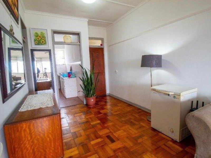 Beautiful Harbour Views -Top Floor Apartment - Photo 7