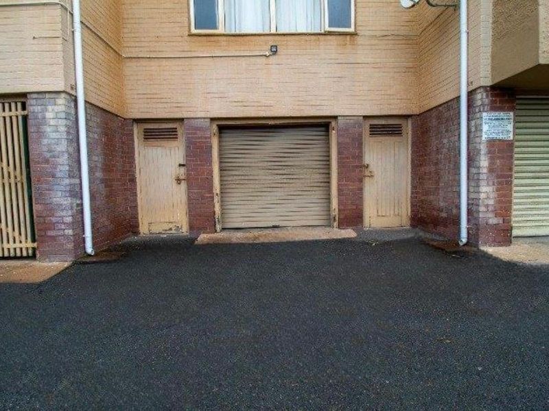 Beautiful Harbour Views -Top Floor Apartment - Photo 2