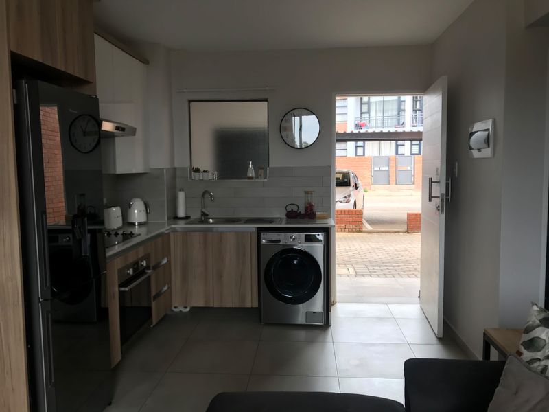 1-Bedroom and 1-bathroom - Photo 5