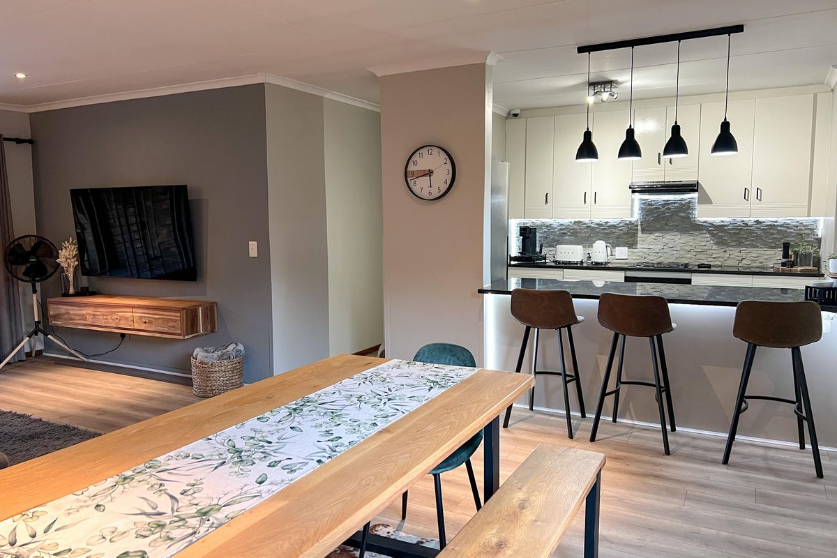 3‐Bedroom, 2‐Bathroom, 2‐Garage - Photo 2