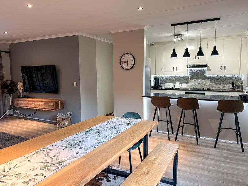 3‐Bedroom, 2‐Bathroom, 2‐Garage - Photo 2