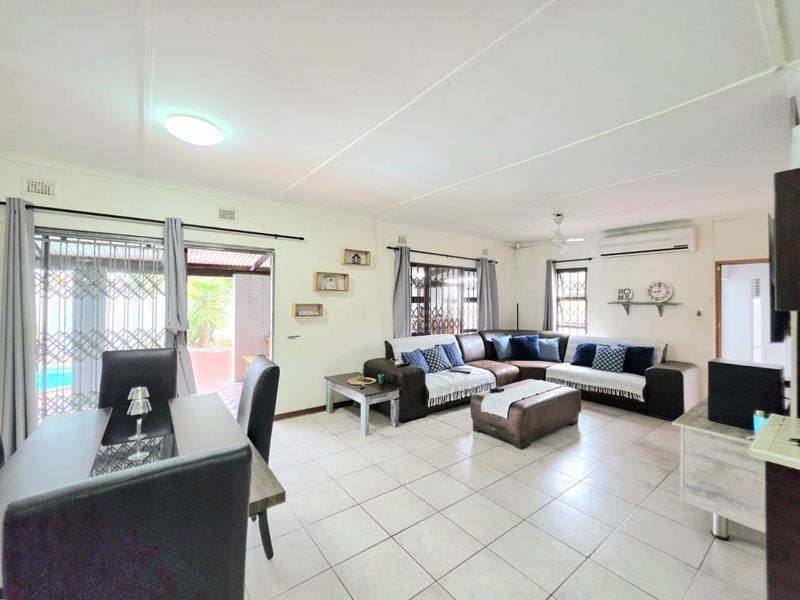 Modern Living Meets Comfort in This Stunning Birdswood Duet - Photo 10