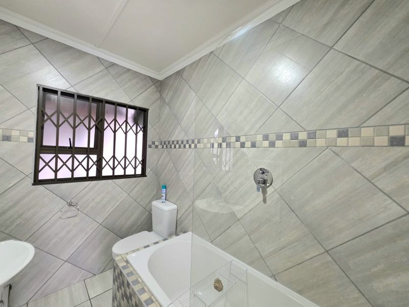 Modern Living Meets Comfort in This Stunning Birdswood Duet - Photo 9