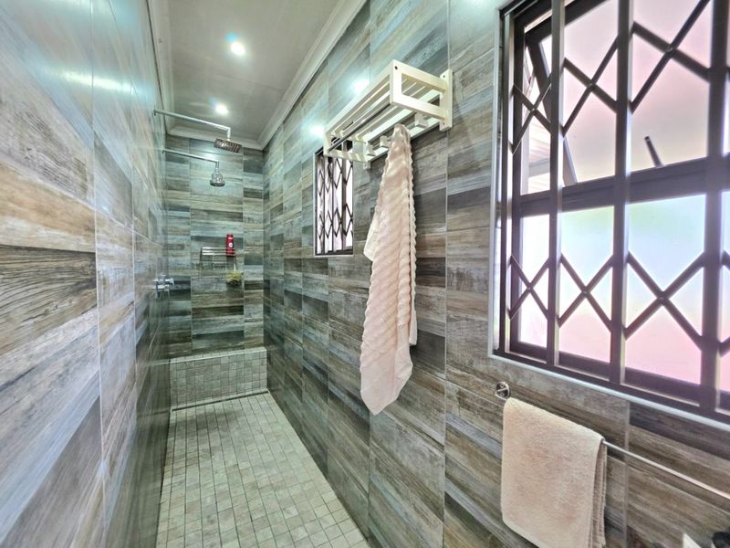 Modern Living Meets Comfort in This Stunning Birdswood Duet - Photo 6