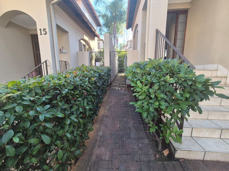 An Extra-Large Family Cluster You'll Love Coming Home To - Photo 2