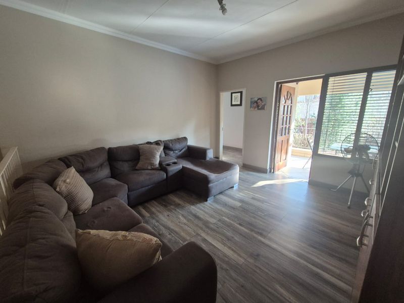 An Extra-Large Family Cluster You'll Love Coming Home To - Photo 8