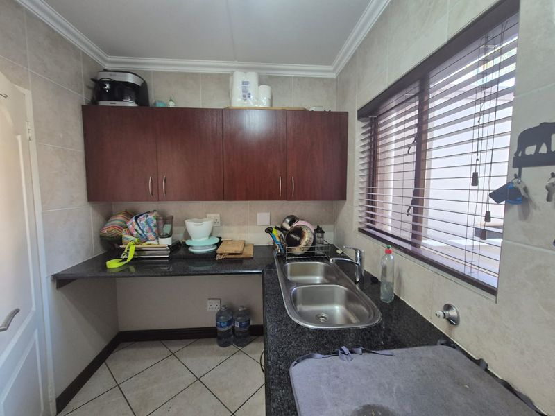 An Extra-Large Family Cluster You'll Love Coming Home To - Photo 6