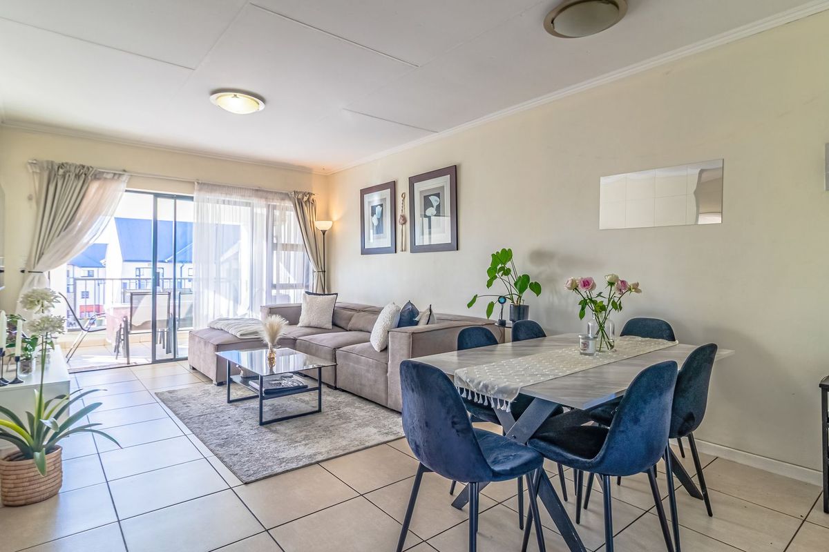 Modern Top-Floor Living with Stunning Views! - Photo 3