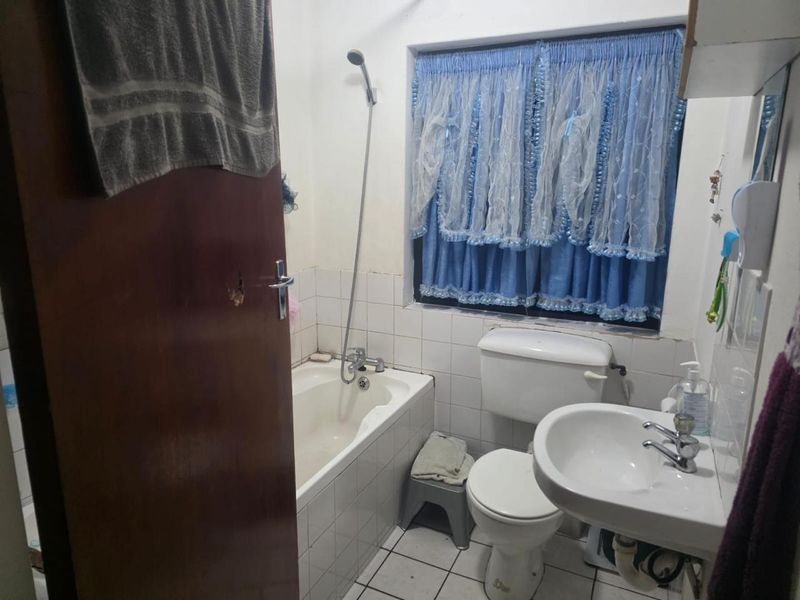 Unlock the Door to Your Dream Home in Worcester West! - Photo 8